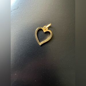 18K yellow gold heart pendant